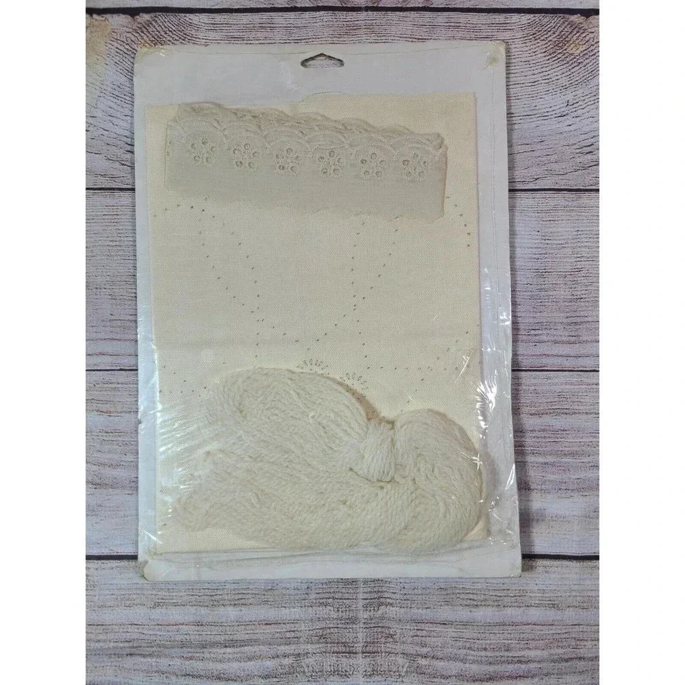 WonderArt Candlewick Classics Hearts and Flowers Pillow Kit #5642 14